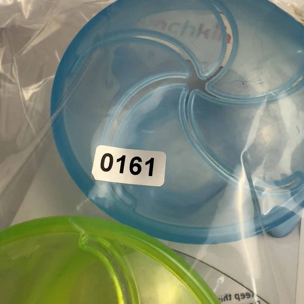Munchkin Baby Feeding Cups Snack Catcher Set Of Two Cups Blue/Green